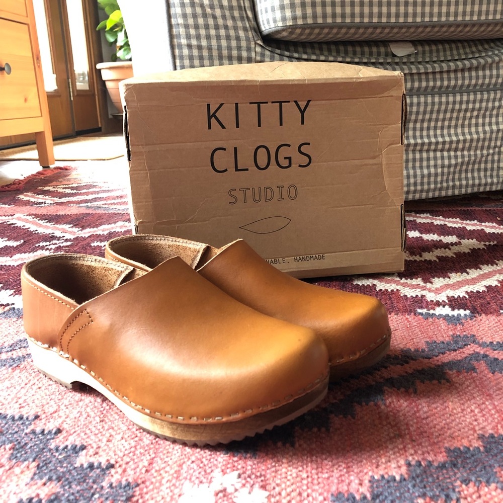 Kitty Clogs Studio Clogs